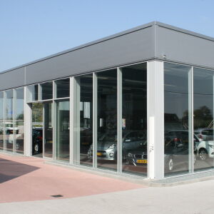 nieuwbouw autobedrijf garage showroom Gouderak Brand I BBA Architecten