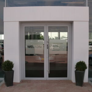 entree autobedrijf garage showroom Gouderak Brand I BBA Architecten