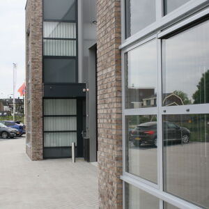 architect bedrijfsverzamelgebouw nieuwbouw Hardinxveld-Giessendam Brand I BBA Architecten