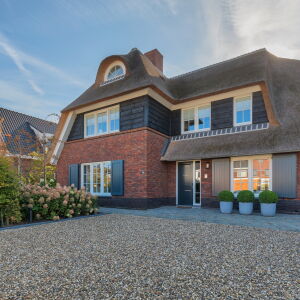 Landelijke woning bouwen met rieten dak