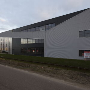 architect autobedrijf garage showroom bedrijfsverzamelgebouw Gouda Brand I BBA Architecten